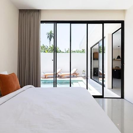 The R Villa Kaba - Incl. Motorbikes Seminyak Esterno foto