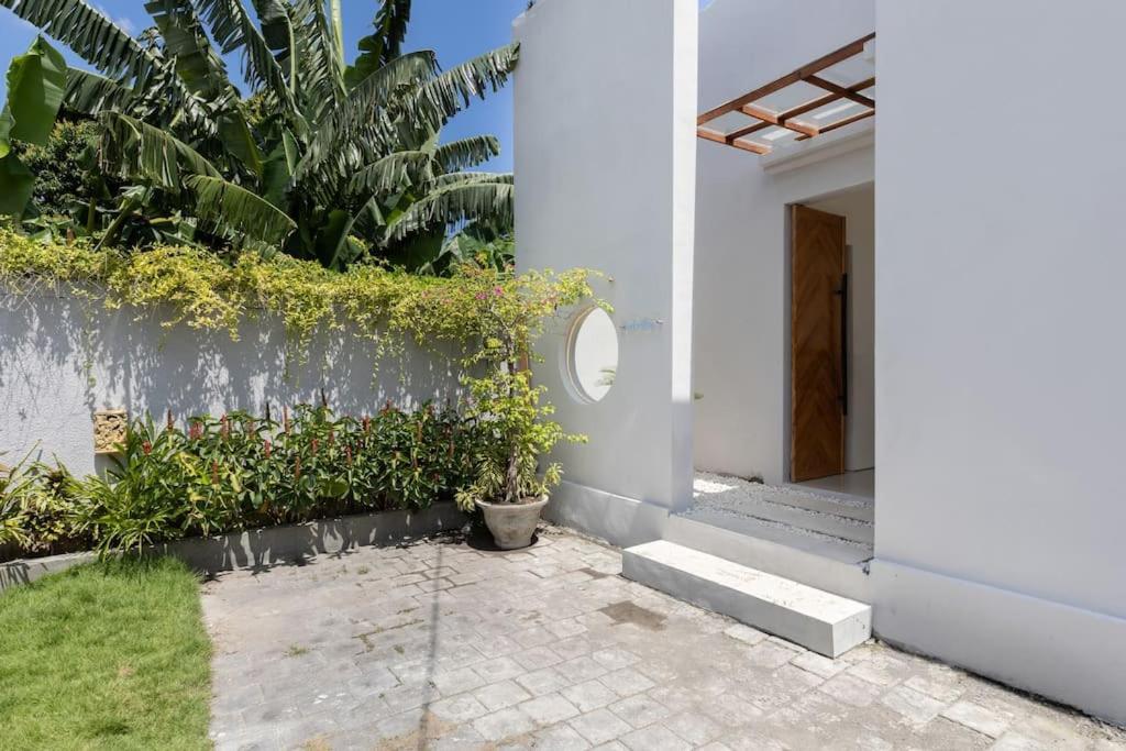 The R Villa Kaba - Incl. Motorbikes Seminyak Esterno foto